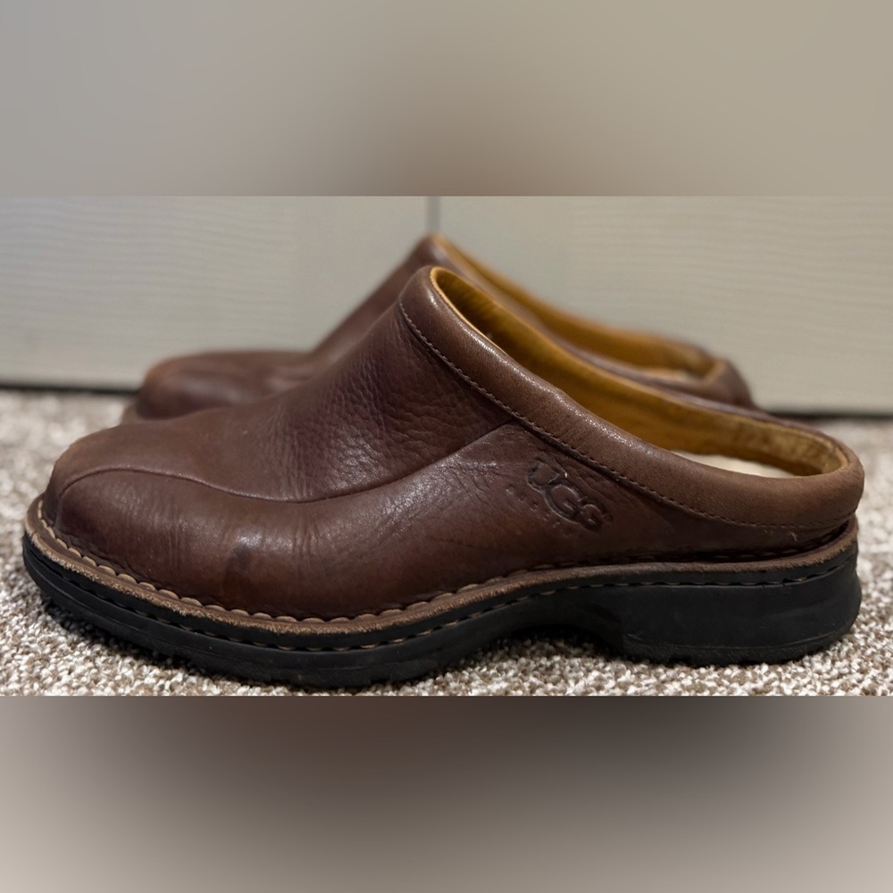 UGG AUSTRALIA Women's Mule Slides Leather Slipper Shoes 5526 - Sz 8.5